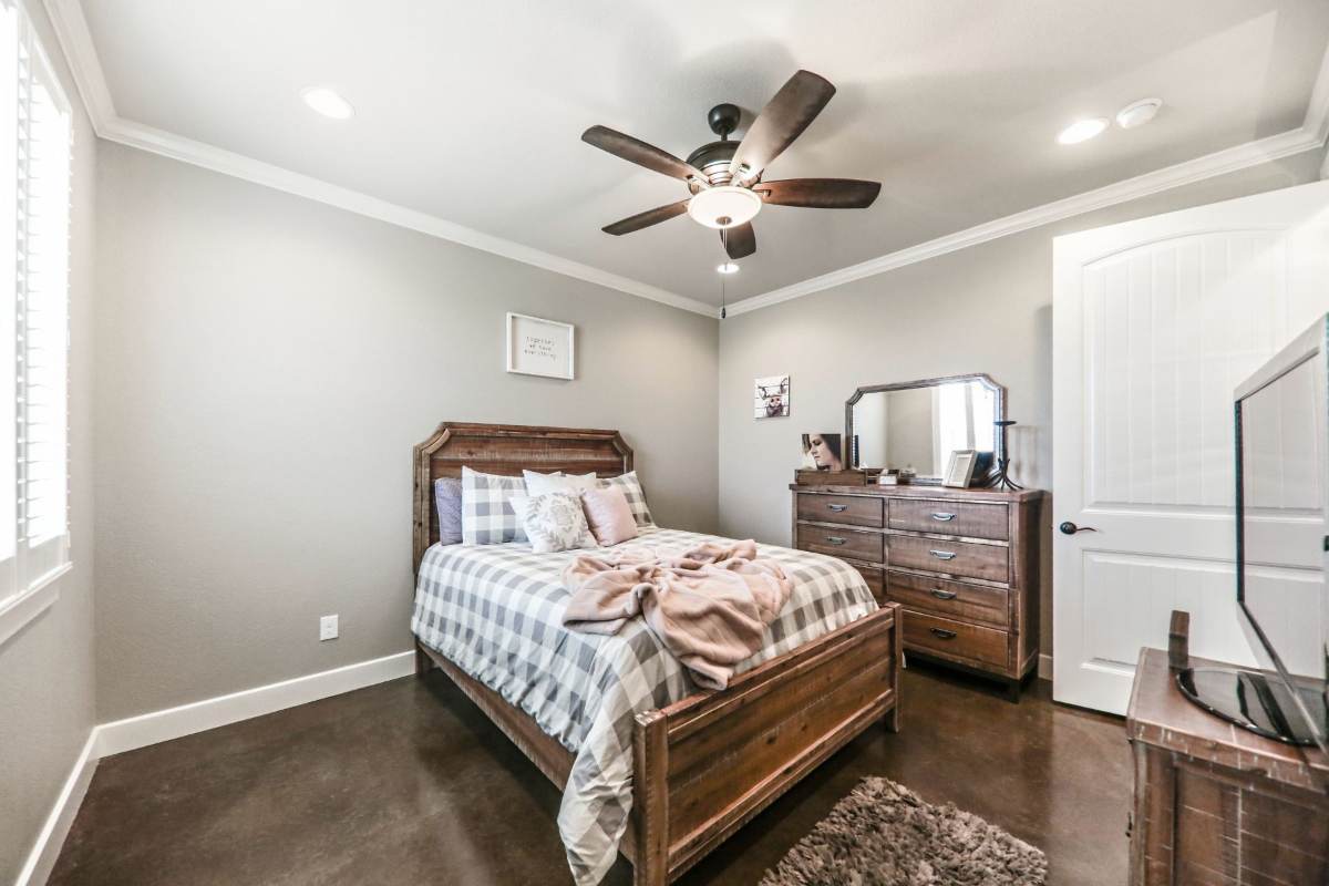 Guest bedroom